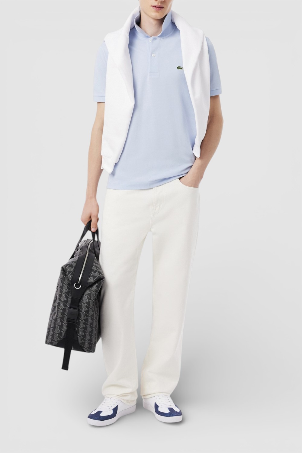 תמונת כל הלוק של חולצת פולו